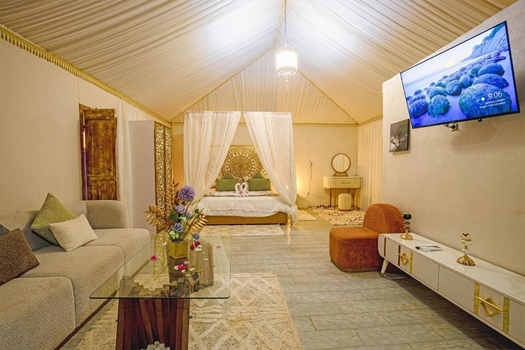 Intérieur d'un dôme géodésique confortable, Pearl Camp